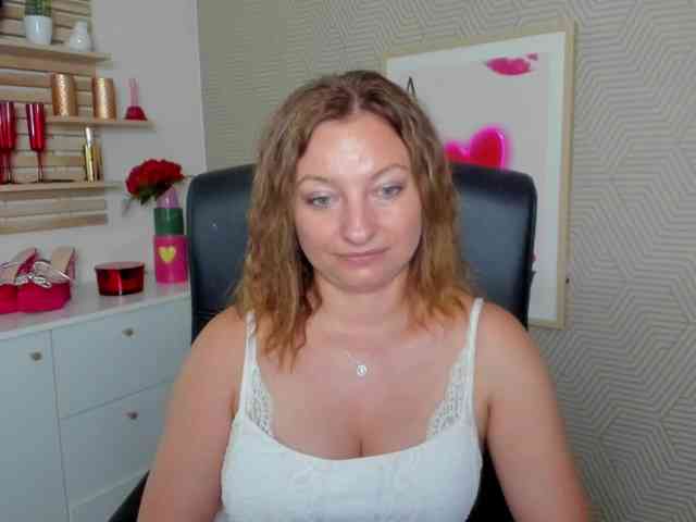 angelaLove13 webcam
