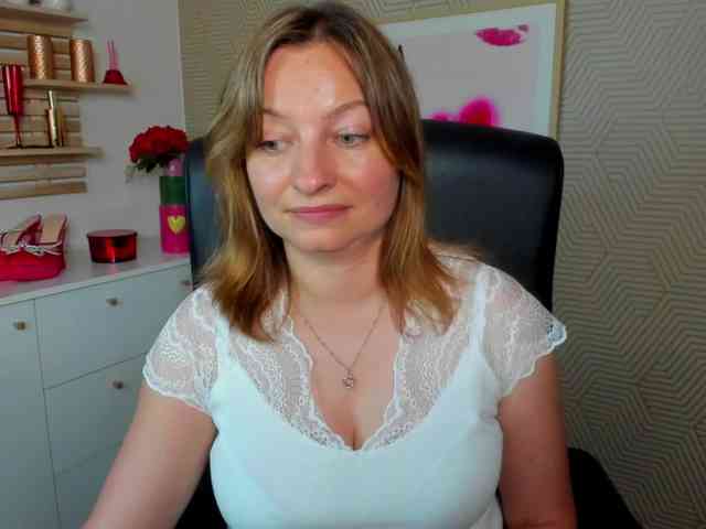 angelaLove13 webcam