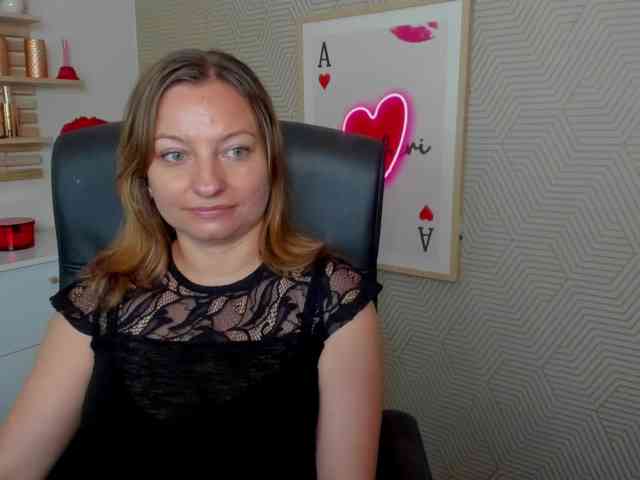 angelaLove13 webcam
