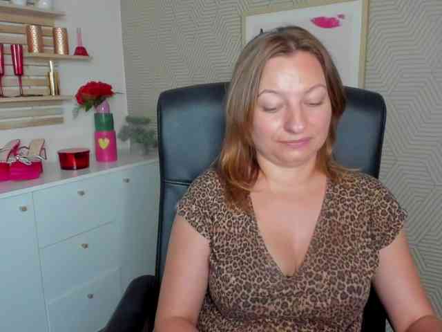 angelaLove13 webcam