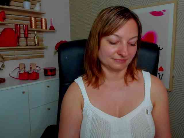 angelaLove13 webcam
