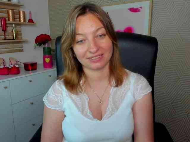 angelaLove13 webcam