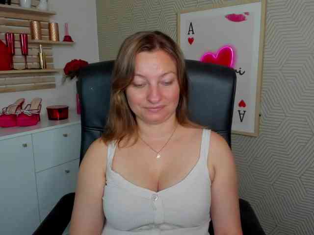angelaLove13 webcam