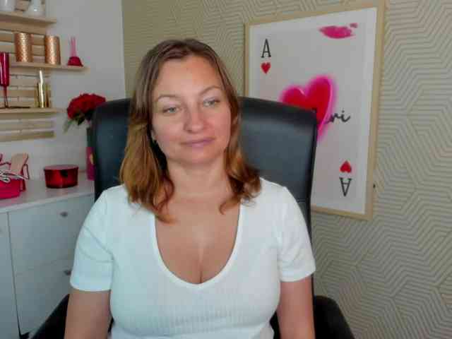 angelaLove13 webcam