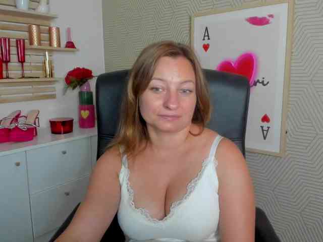angelaLove13 webcam