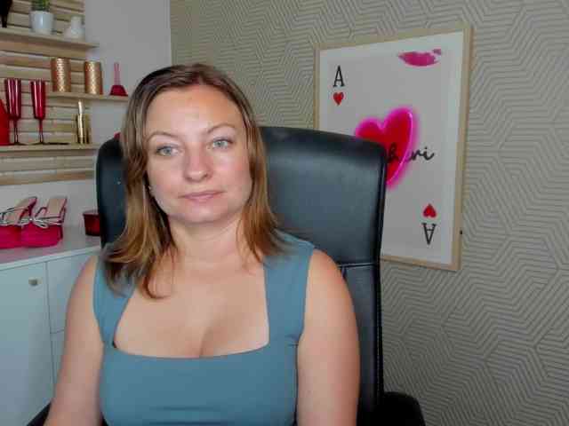 angelaLove13 webcam