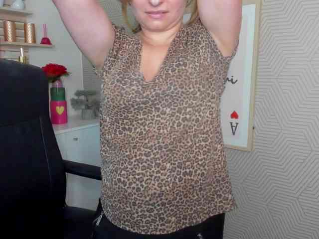 angelaLove13 webcam