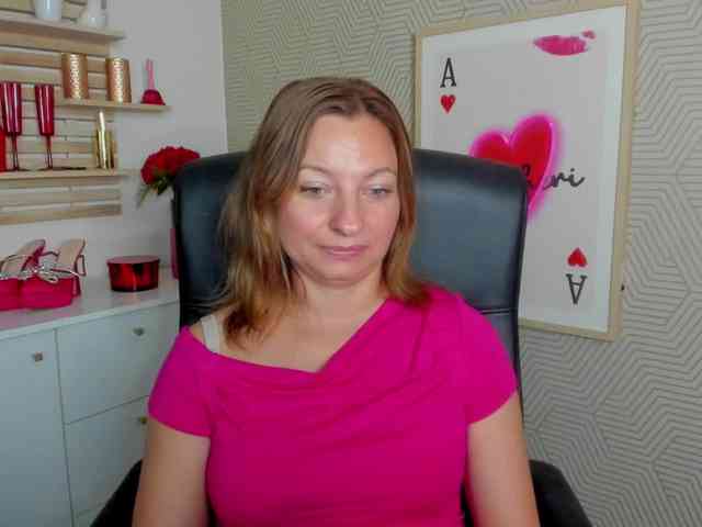 angelaLove13 webcam
