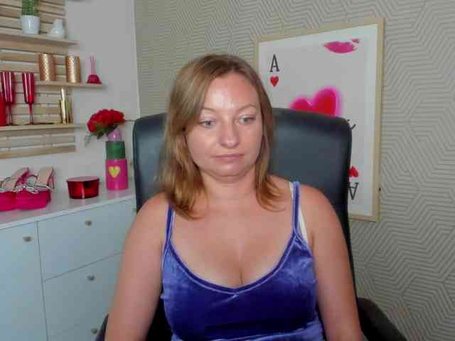 angelaLove13 webcam