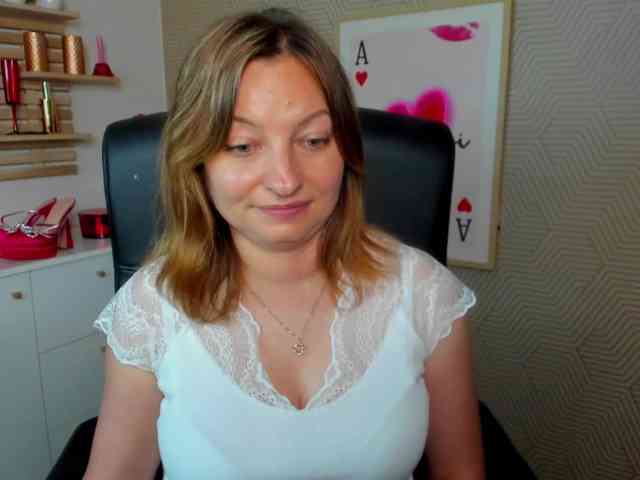 angelaLove13 webcam