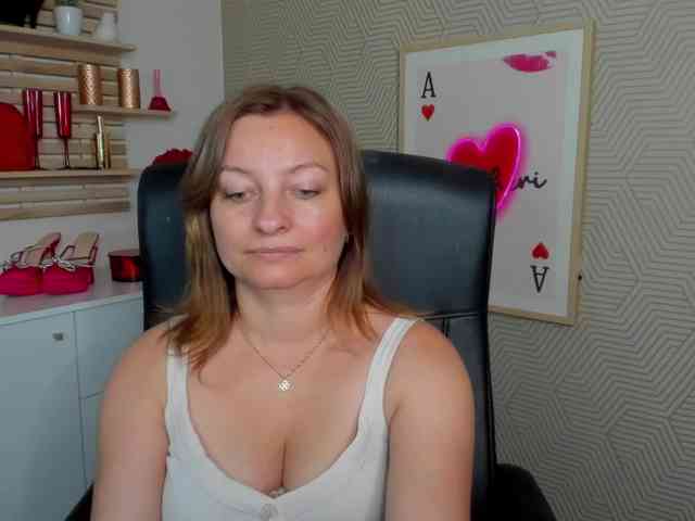 angelaLove13 webcam