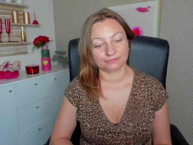 angelaLove13 webcam