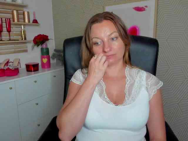 angelaLove13 webcam