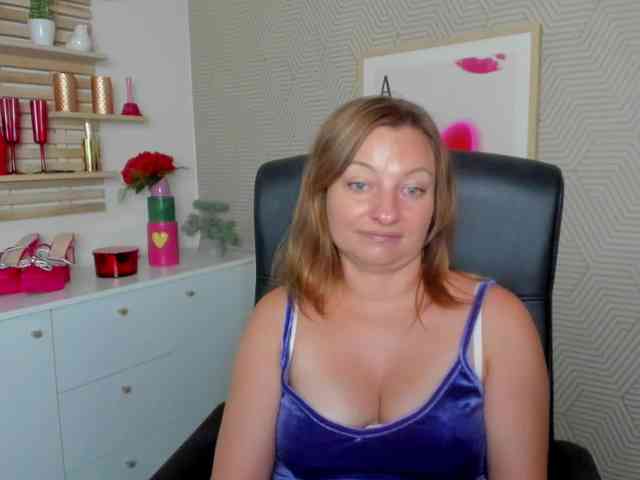 angelaLove13 webcam