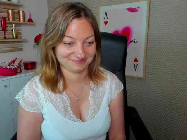 angelaLove13 webcam