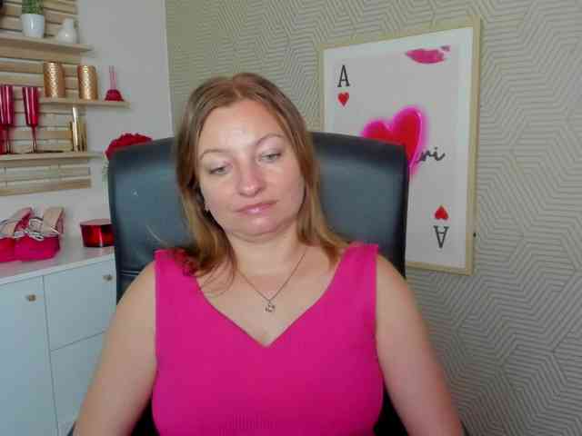 angelaLove13 webcam