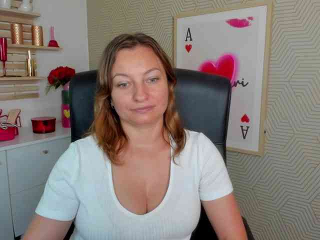 angelaLove13 webcam