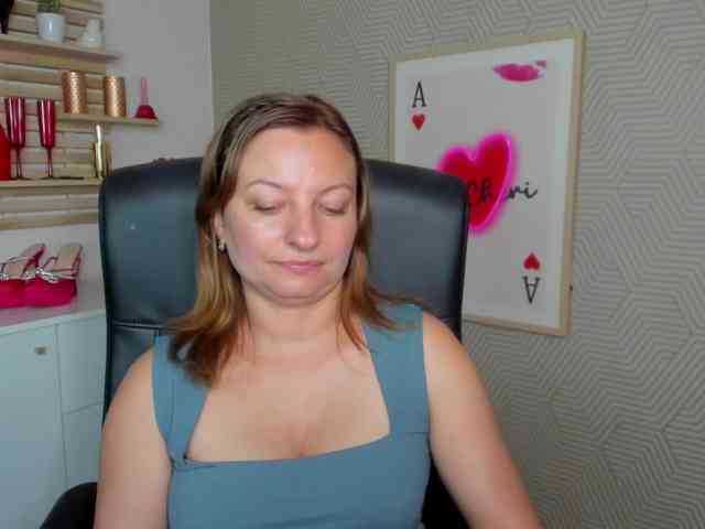 angelaLove13 webcam