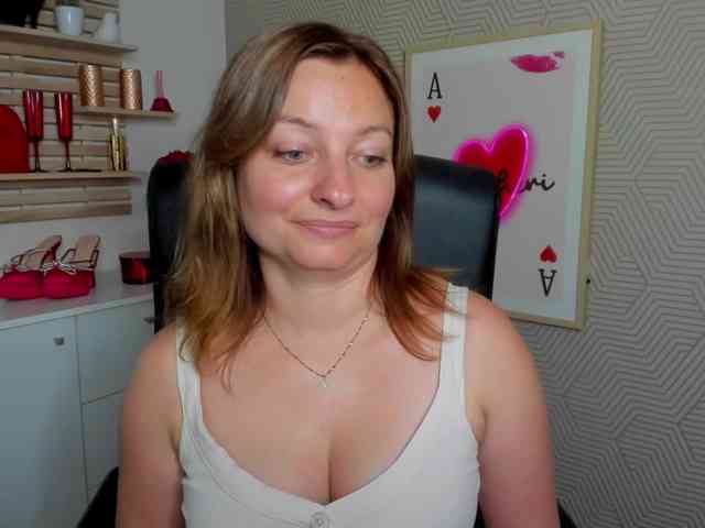 angelaLove13 webcam