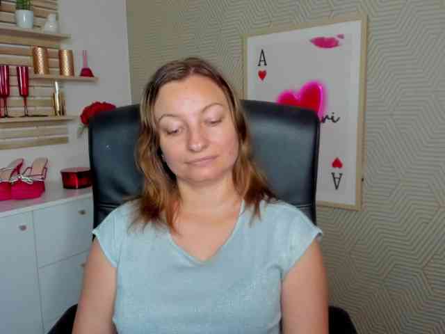angelaLove13 webcam