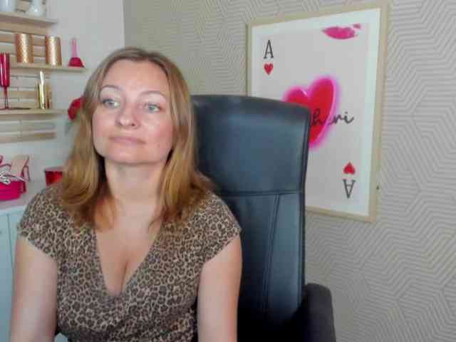 angelaLove13 webcam