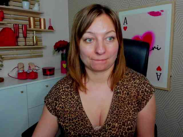 angelaLove13 webcam