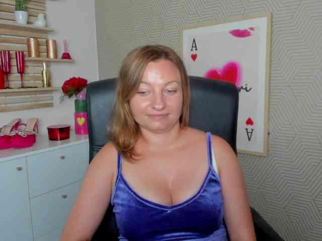 angelaLove13 webcam
