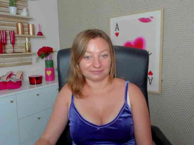 Model: angelaLove13