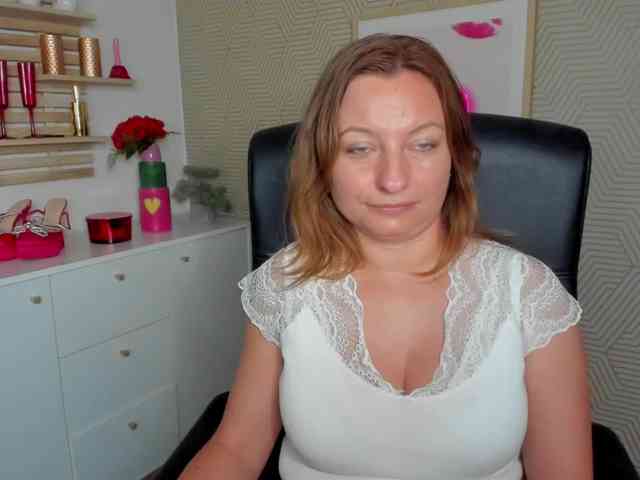 angelaLove13 webcam