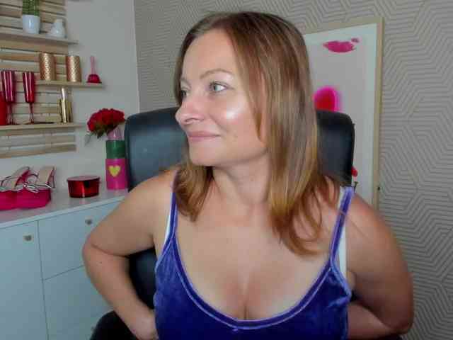 angelaLove13 webcam