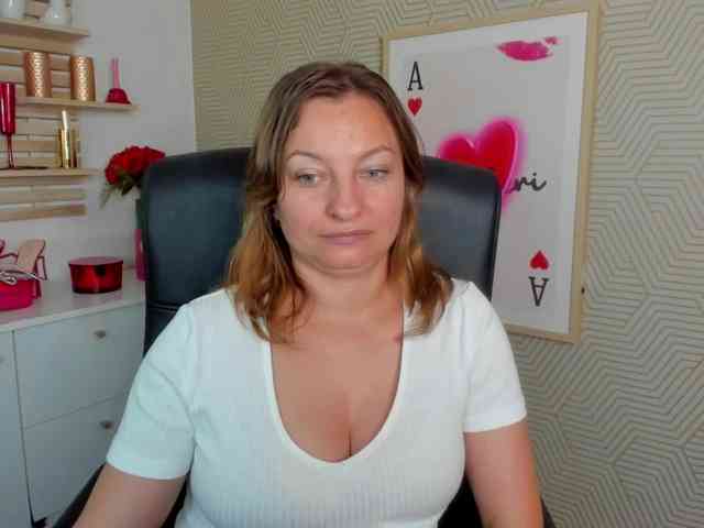 angelaLove13 webcam