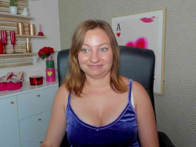 angelaLove13 webcam