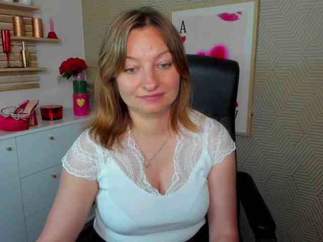 angelaLove13 webcam