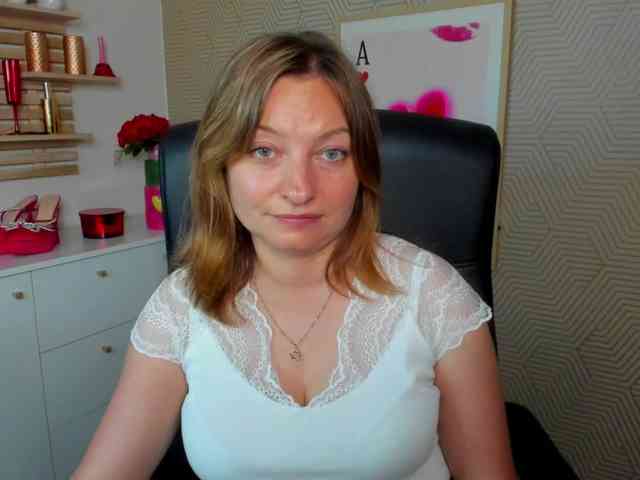 angelaLove13 webcam