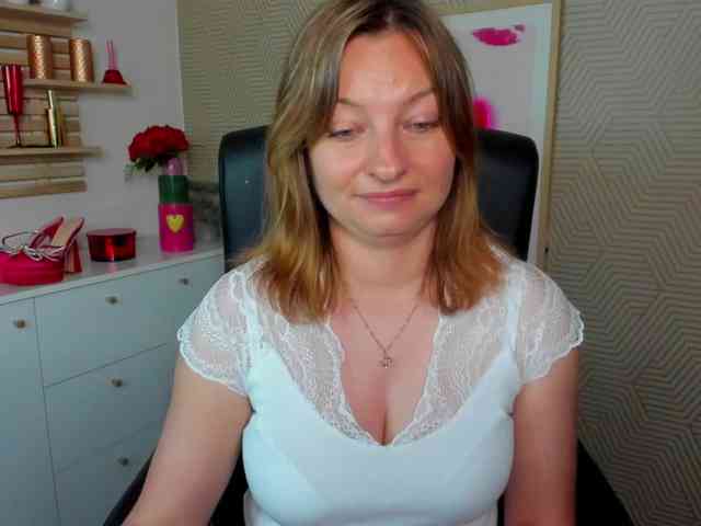 angelaLove13 webcam