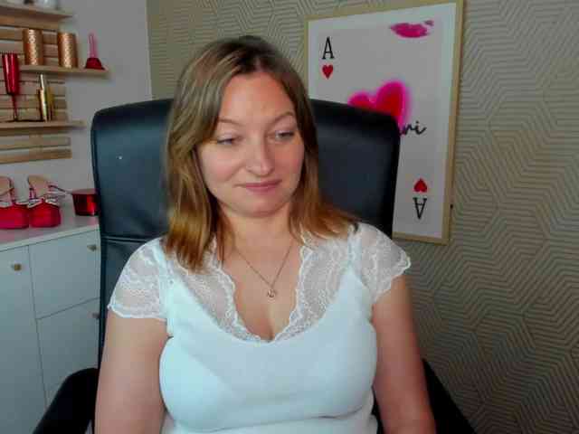 angelaLove13 webcam