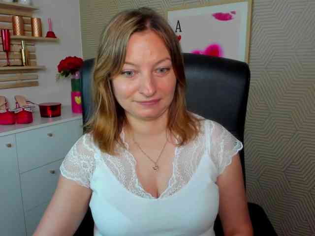 angelaLove13 webcam