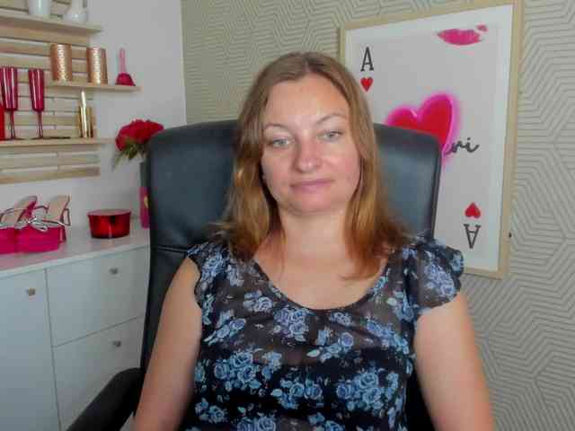angelaLove13 webcam