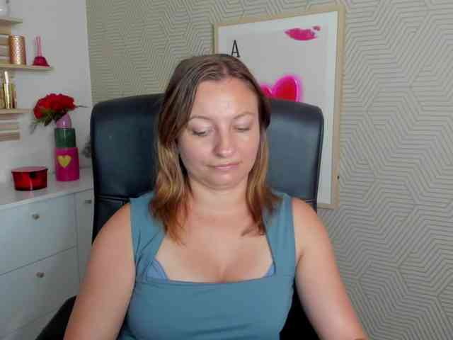 angelaLove13 webcam