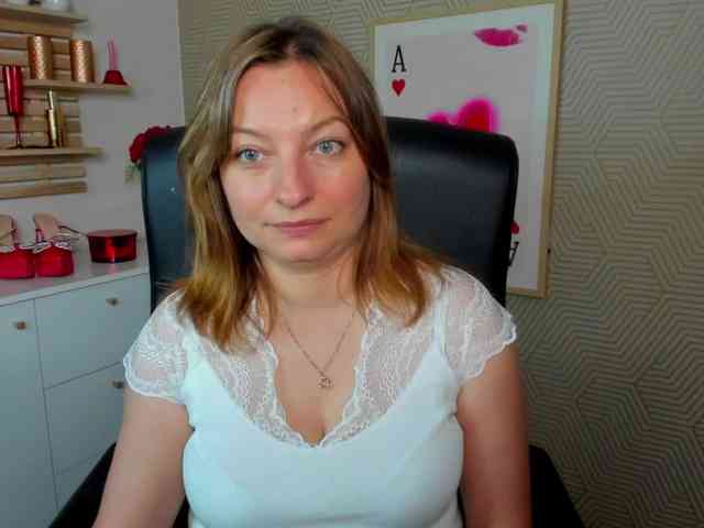 angelaLove13 webcam