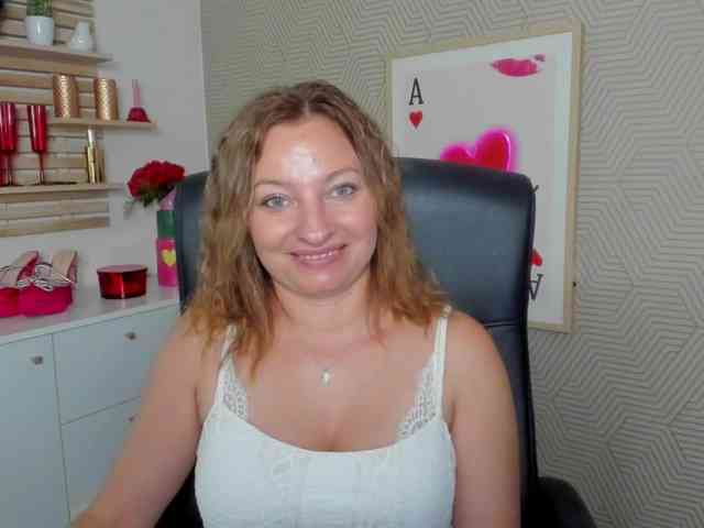 angelaLove13 webcam