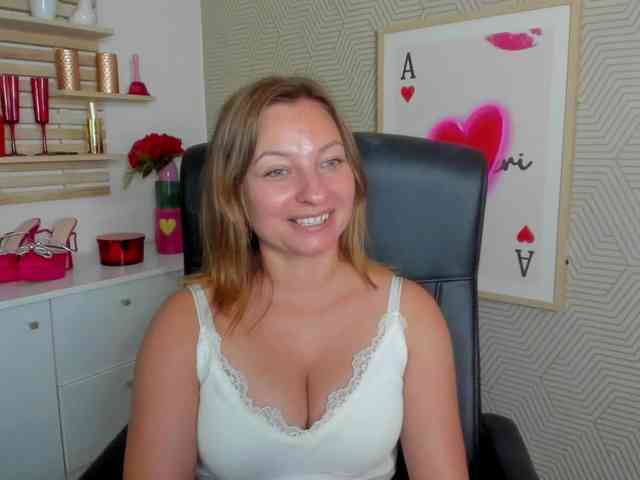 angelaLove13 webcam