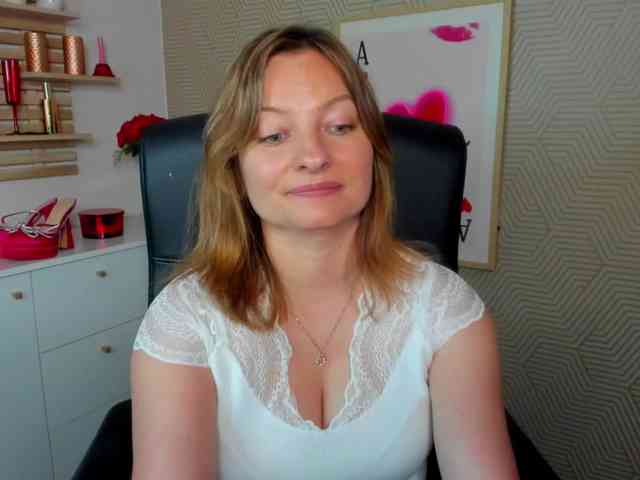 angelaLove13 webcam