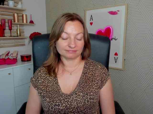 angelaLove13 webcam
