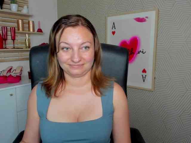 angelaLove13 webcam