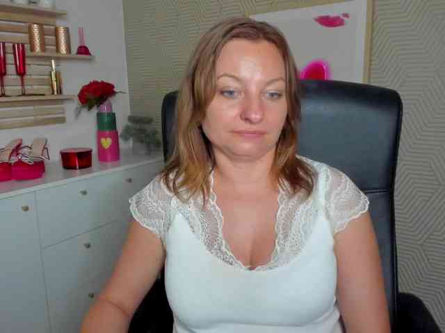 angelaLove13 webcam