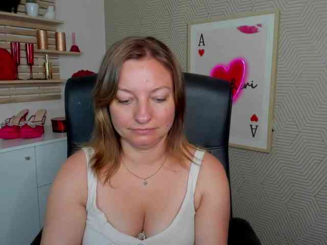 angelaLove13 webcam