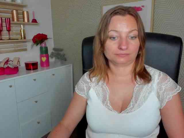 angelaLove13 webcam