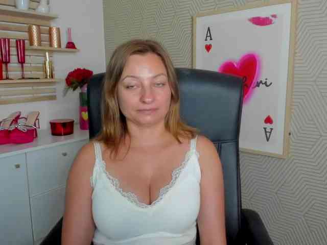 angelaLove13 webcam
