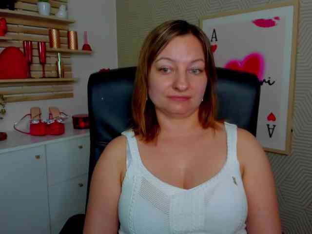 angelaLove13 webcam